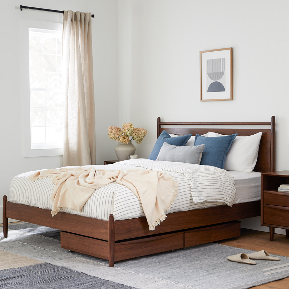 Lenia Panel Bed